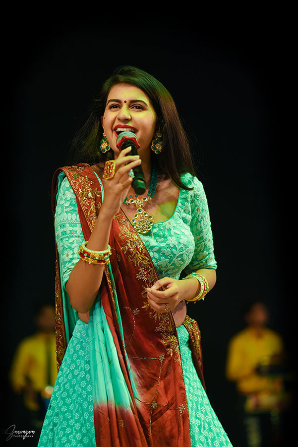 Gallery – The Kinjal Dave Famous Gujarati Singer